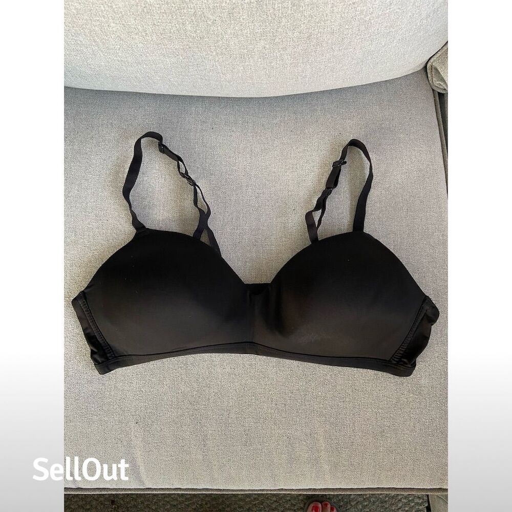Kindly Yours Women's Wireless Black Bra Size 38B Adjustable Straps